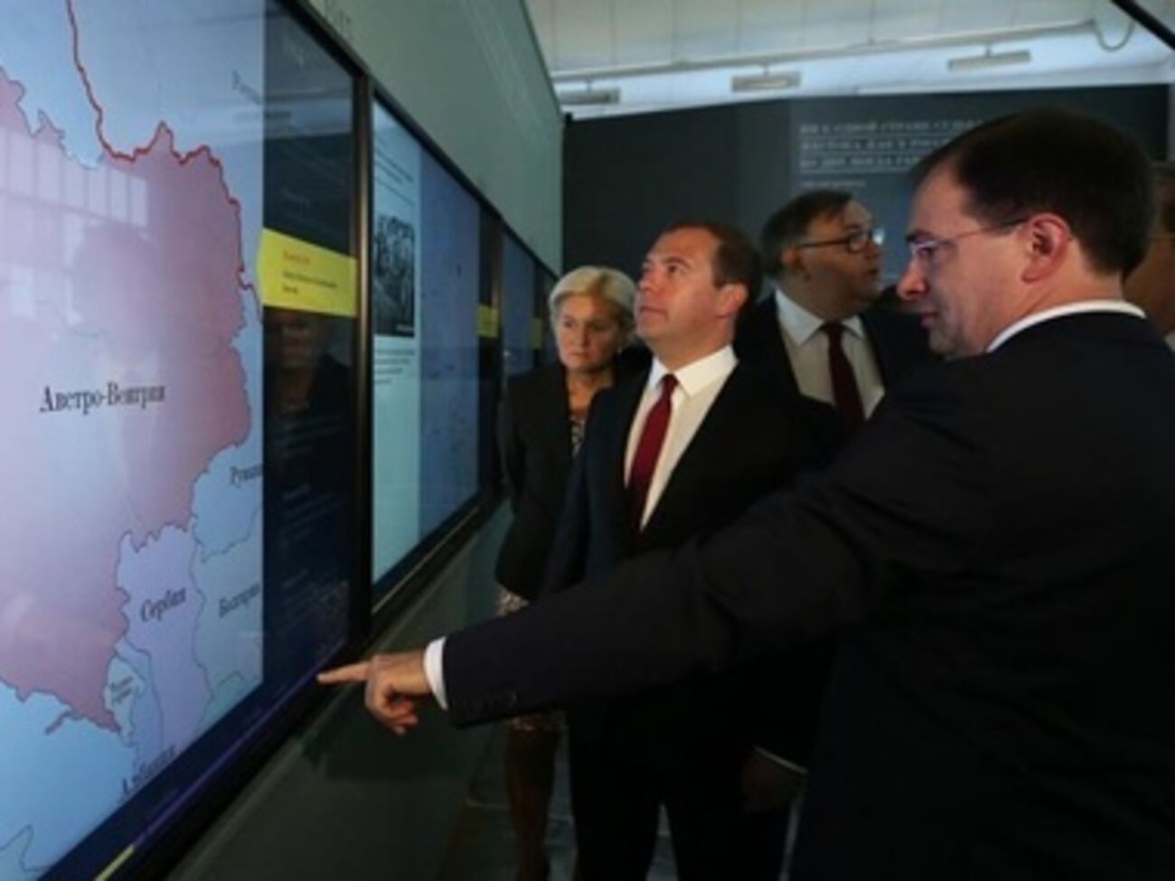 Дмитрий Медведев посетил выставку "Взгляни в глаза войне"