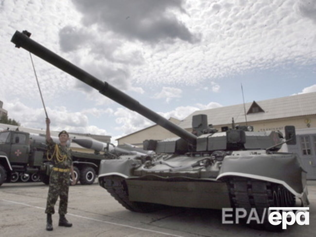 На бронетанковом заводе в Харькове работало 4 тыс. чел., сейчас --- 2,5 тыс.