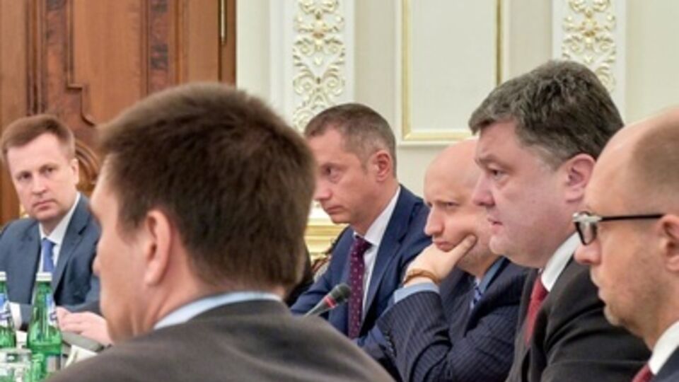 Петр Порошенко сегодня созвал экстренное заседание СНБО