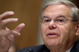 Менендес: Путин должен прекратить вмешиваться во внутренние дела Украины