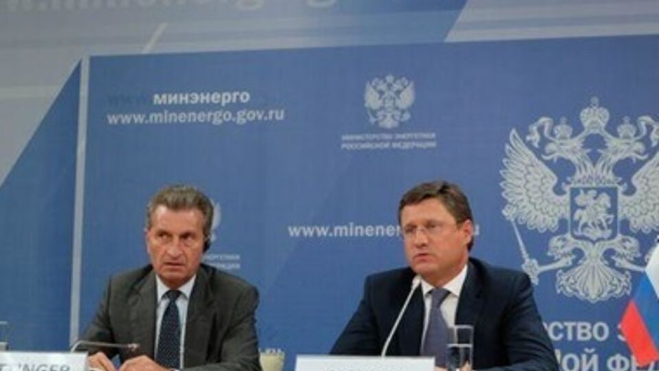 Гюнтер Эттингер и Александр Новак на пресс-конференции в Москве