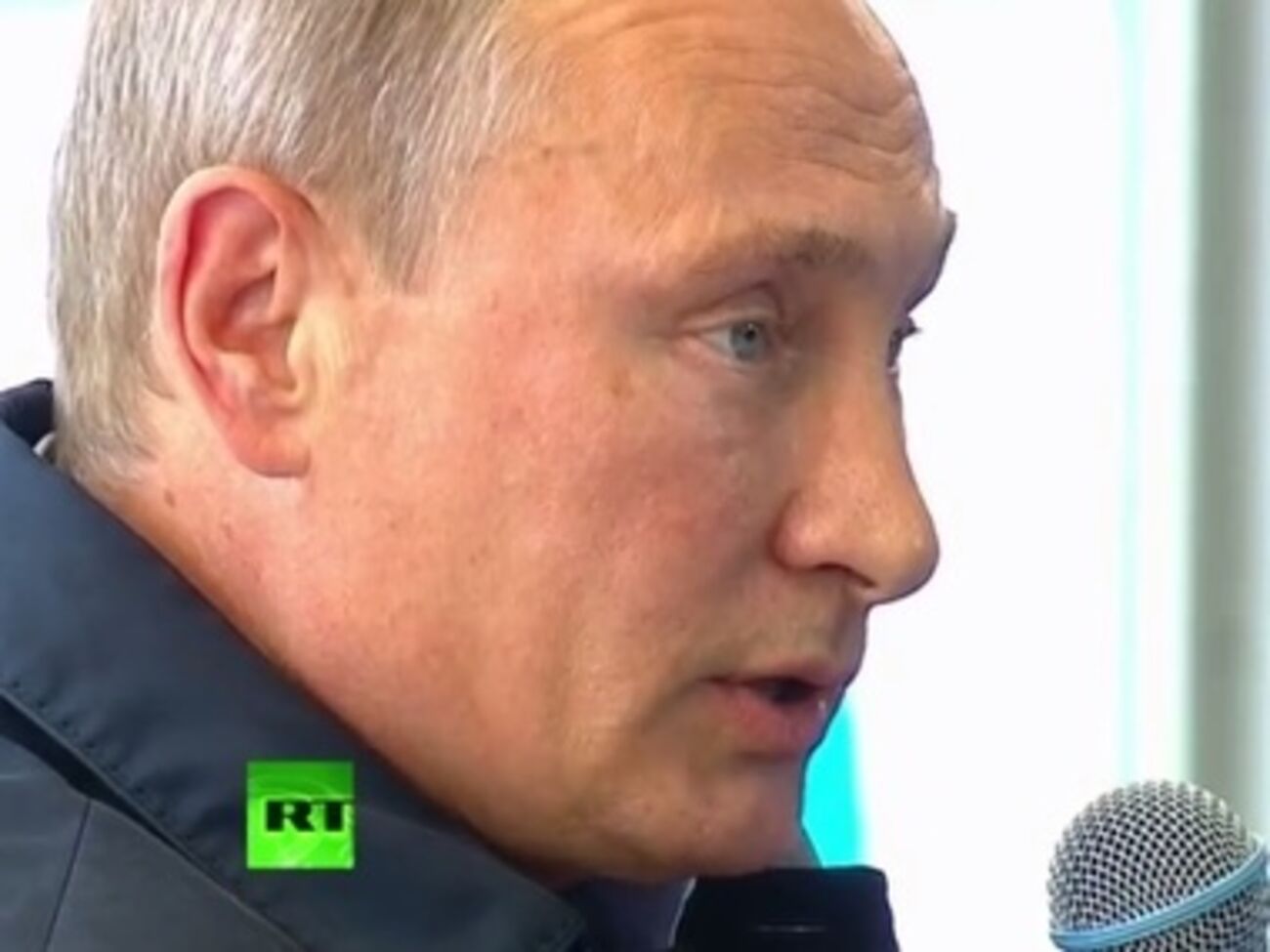 Владимир Путин: Мы все видели символические пирожки, которые раздавались на Майдане