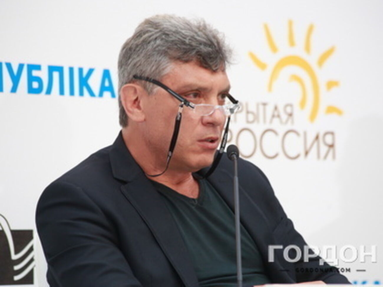 Немцов считает, что искусству обмана Путина обучили в школе КГБ