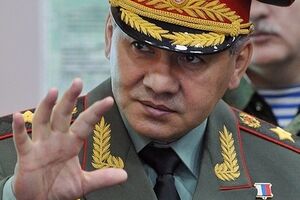 Шойгу прилетел в Словакию как гражданский, а улететь хотел, как военный
