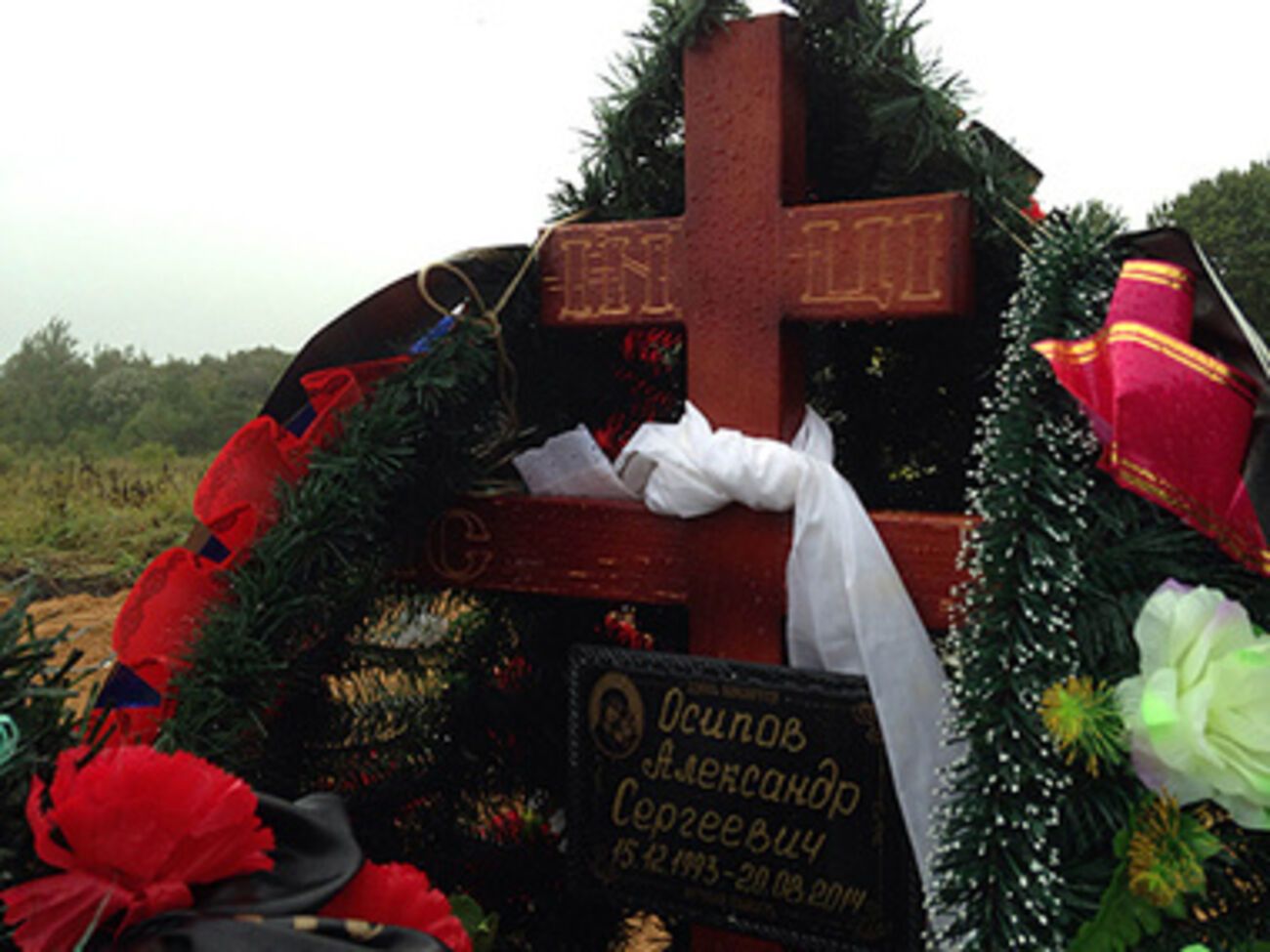На псковском кладбище свежие могилы, там похоронены десантники, которые могли погибнуть в Украине