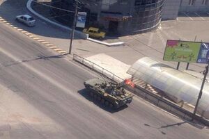 По улицам Донецка передвигается тяжелая техника