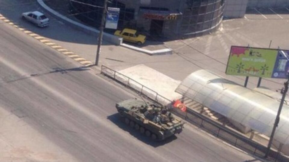 По улицам Донецка передвигается тяжелая техника