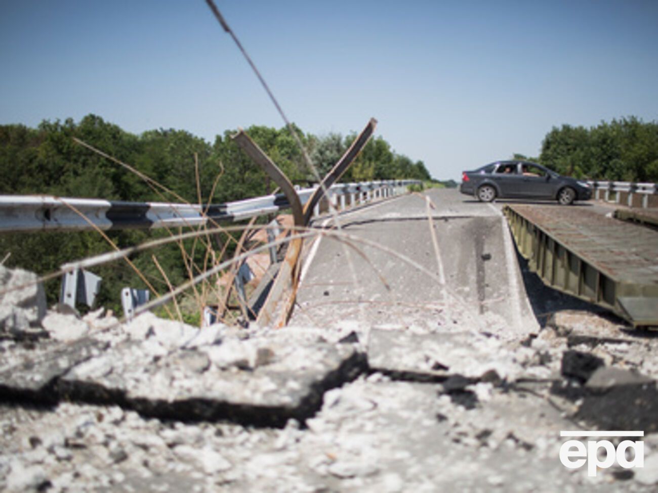 Из-за боевых действий в Луганске останавливаются заводы