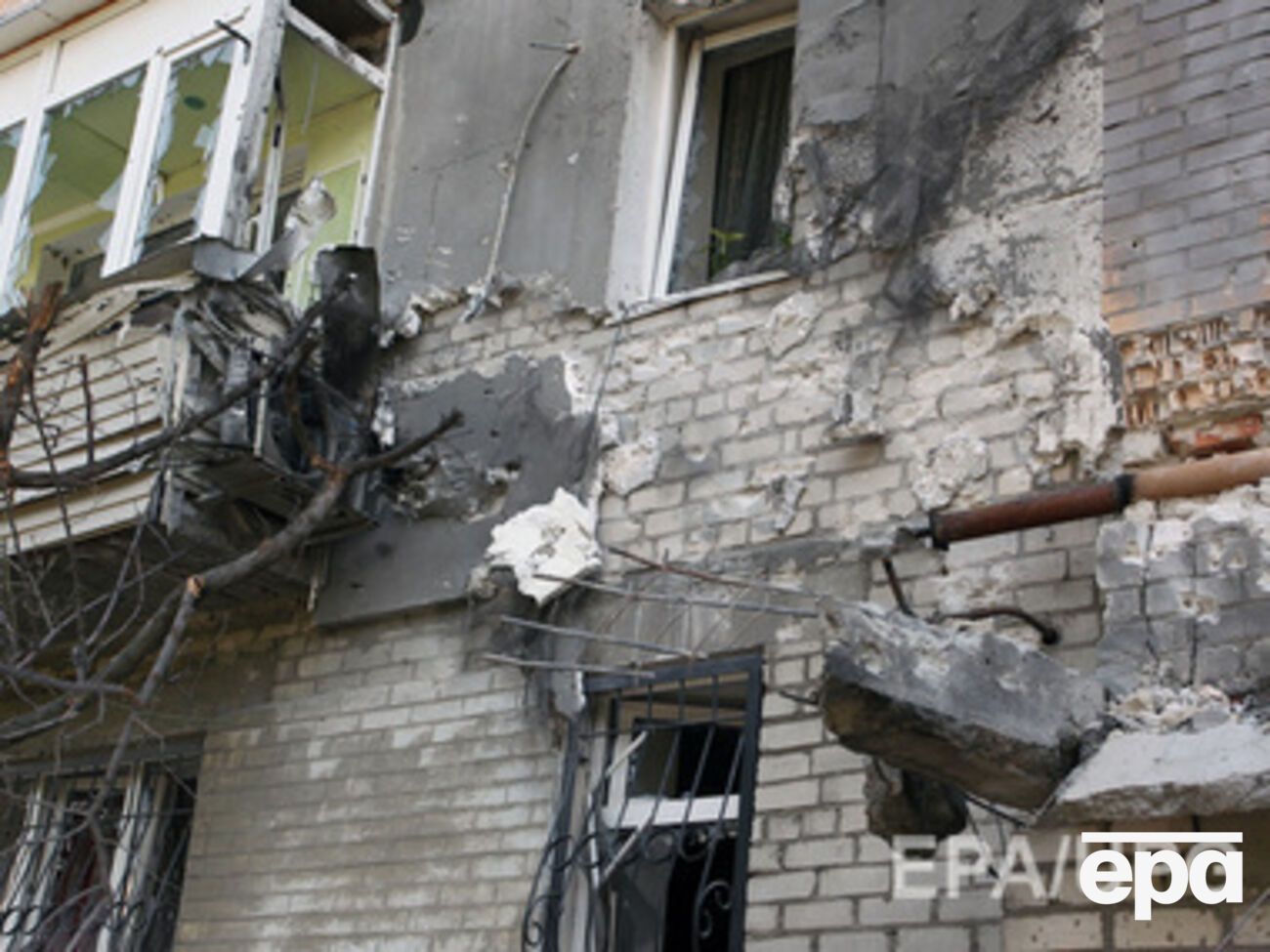 В городе в результате боев повреждена подстанция и обесточены жилые дома