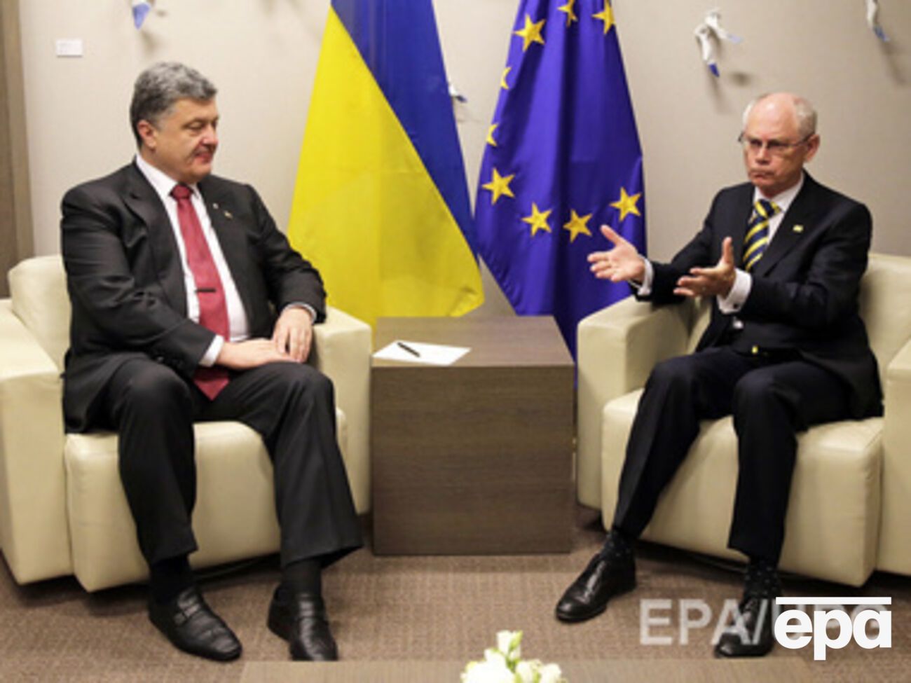 Петр Порошенко обсуждает события в Украине с Херманом Ван Ромпеем