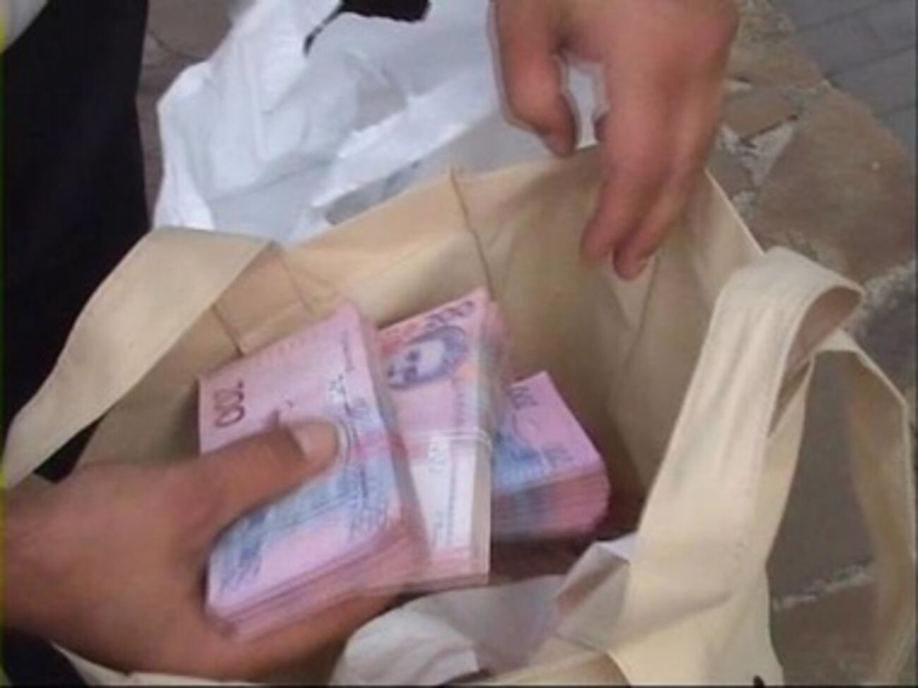 Правонарушитель задержан на горячем, когда получил 558 тыс. грн