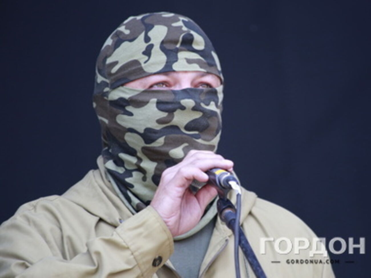 Семен Семенченко говорит, что за окруженными бойцами никто так и не приехал