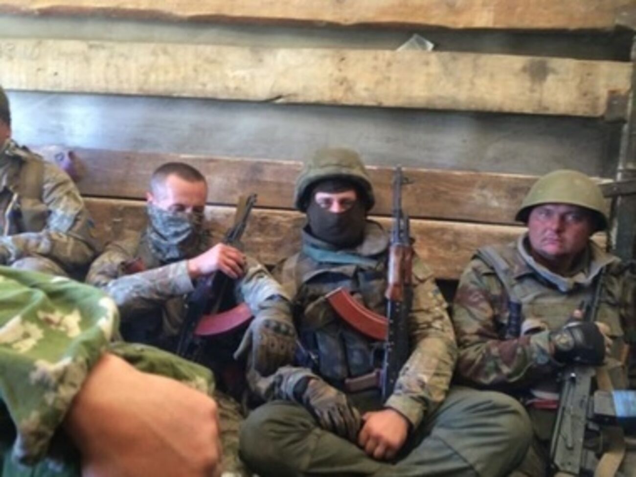 Результаты "договоренностей" с террористами: сотни трупов, десятки в плену