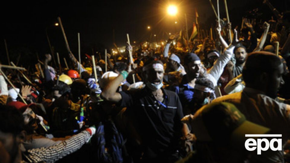 Премьера обвиняют в коррупции