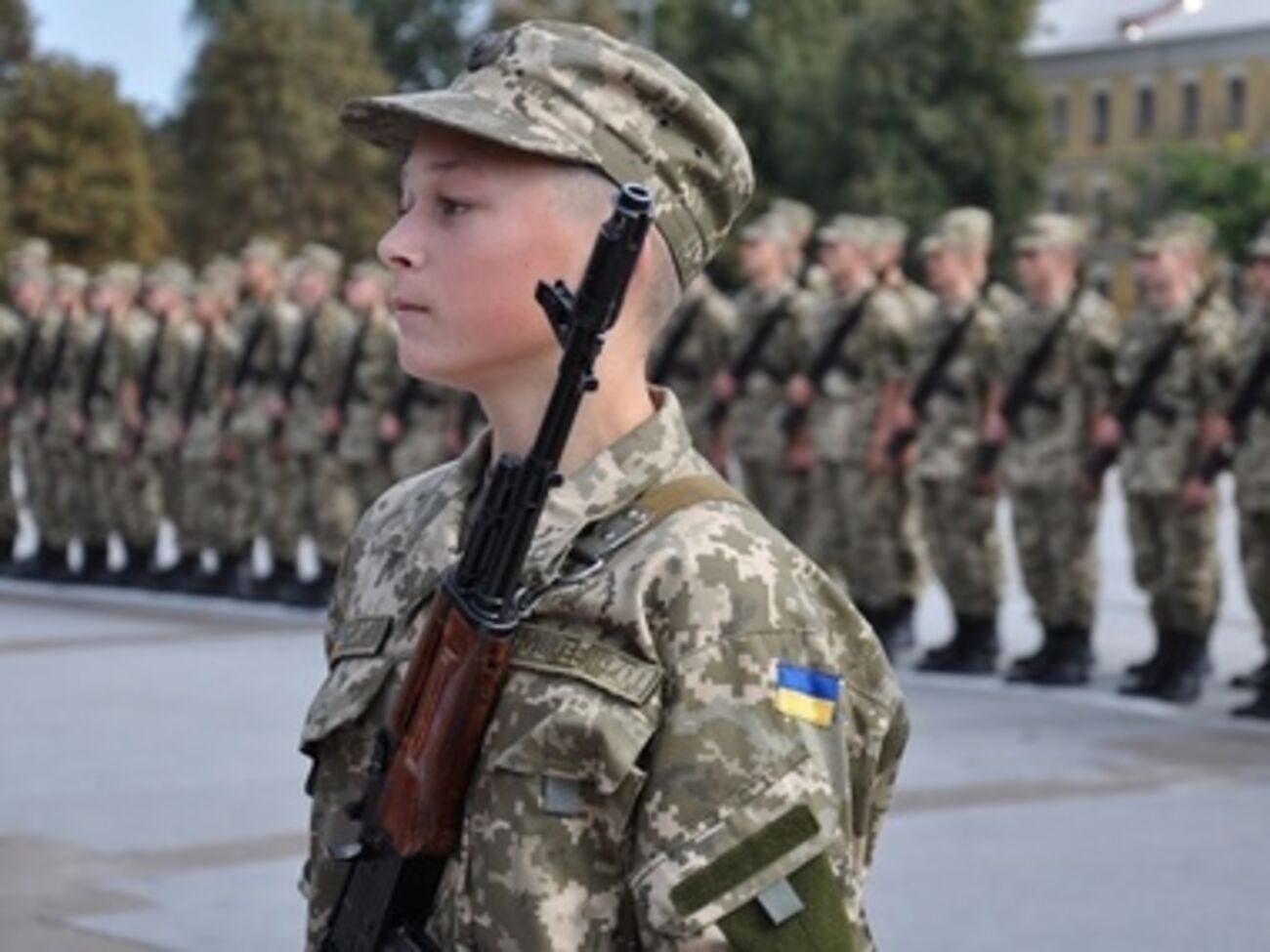 Курсант принимает присягу