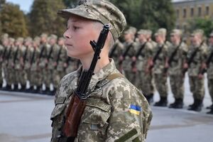 Курсант принимает присягу