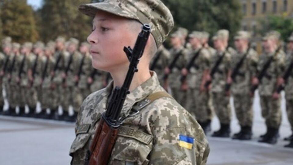 Курсант принимает присягу