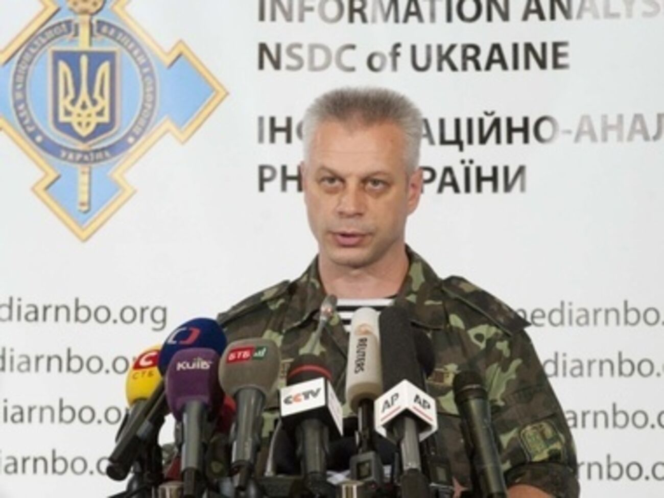 Террористы выводят технику из Новоазовска, заявил Лысенко