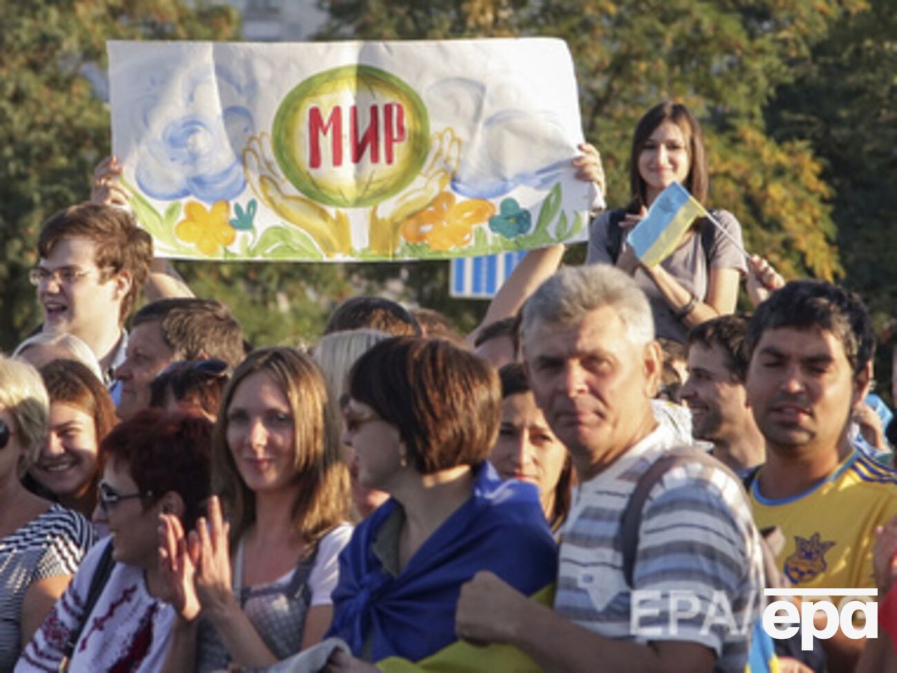 Люди в Москве тоже выходят в поддержку мира
