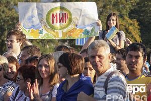 Люди в Москве тоже выходят в поддержку мира