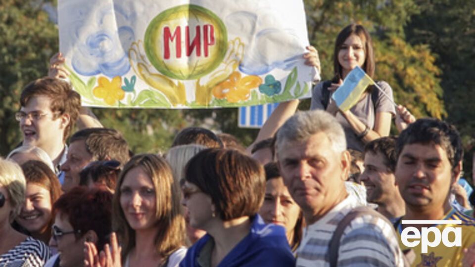 Люди в Москве тоже выходят в поддержку мира