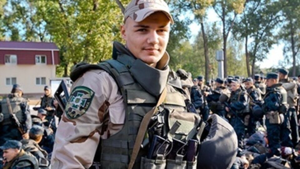 Боксер Артем Усик вместе со своей бригадой находится под обстрелами "Градов"