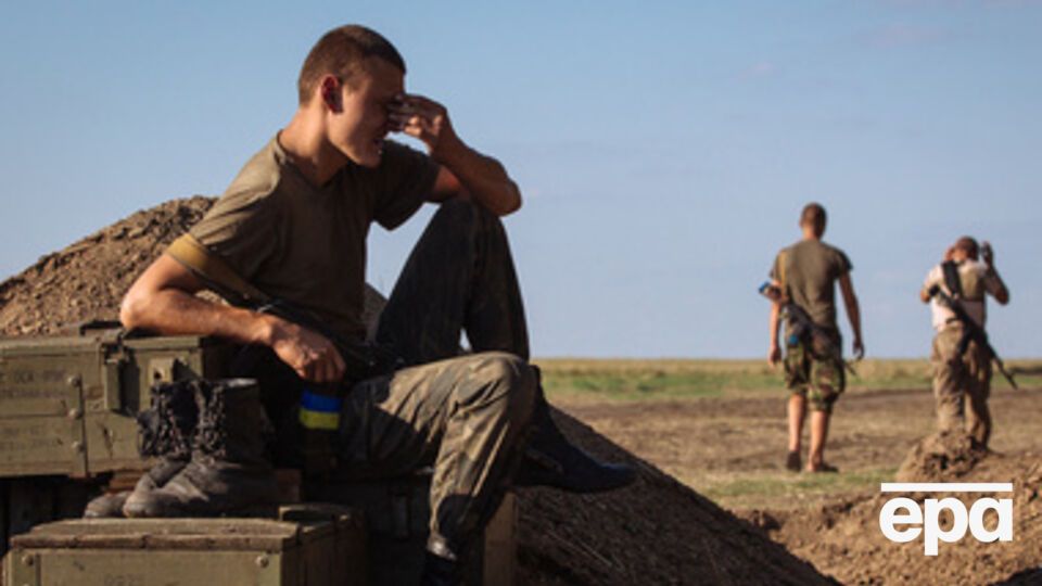 Солдаты помогли выйти из зоны АТО беженцам