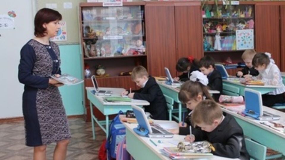 Учителей из зоны АТО не будут увольнять за прогулы. Они не выходили на работу, потому что была угроза их жизни