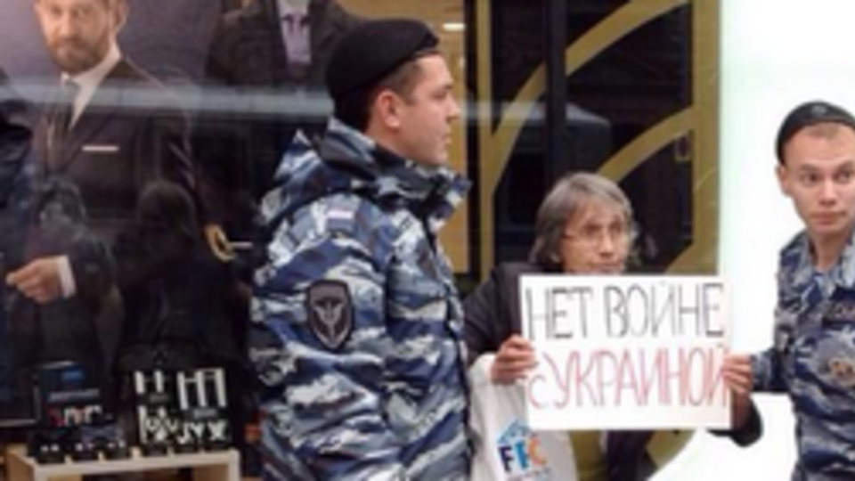 В Москве прошла серия одиночных пикетов против войны с Украиной. Фоторепортаж