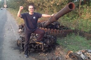 Бутусов рассказывает, что российская армия занимает оборону непосредственно в городах