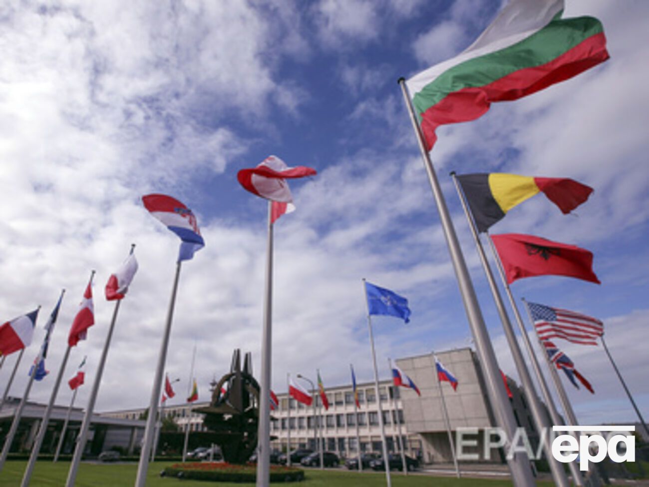 Украина должна отказаться от внеблокового статуса, считает Лубкивский