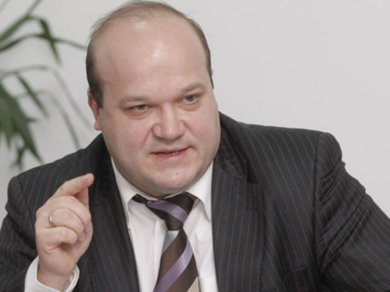 Украина пытается использовать все дипломатические рычаги, заявил Чалый