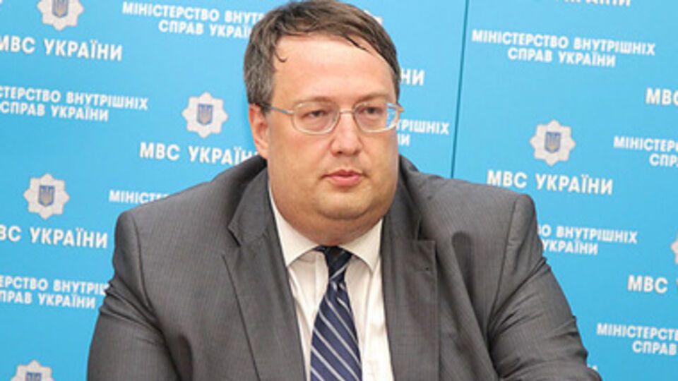 Геращенко обещает устроить в Славянский РОВД всех патриотов