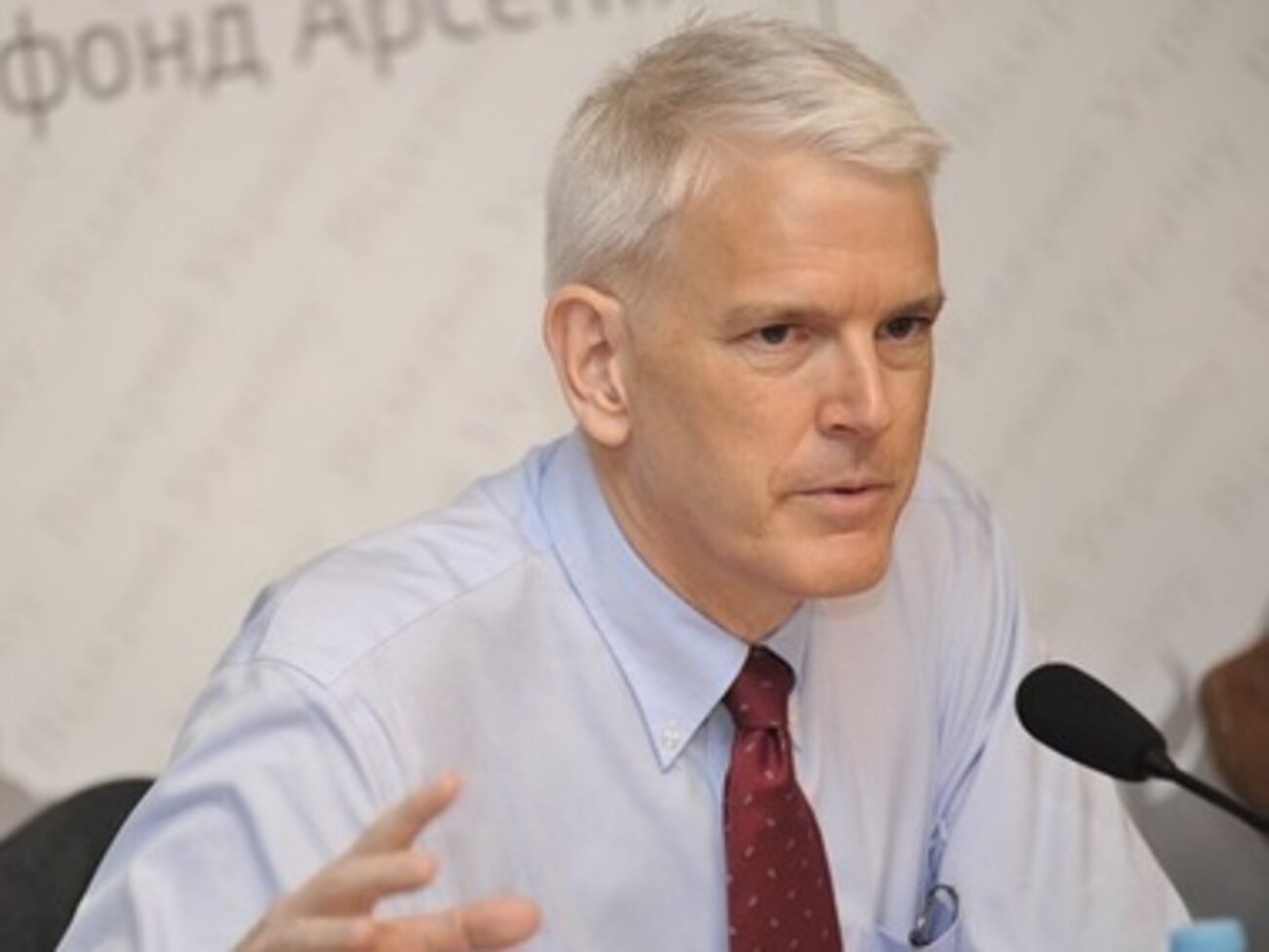 Стивен Пайфер назвал события на Донбассе трагедией для Украины