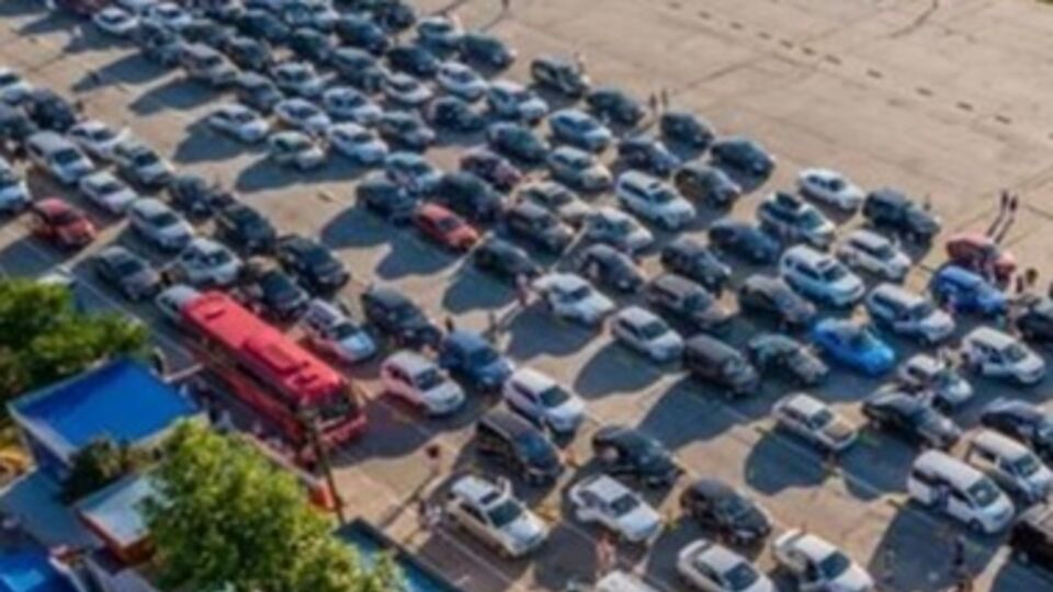 Очередь на переправе растет