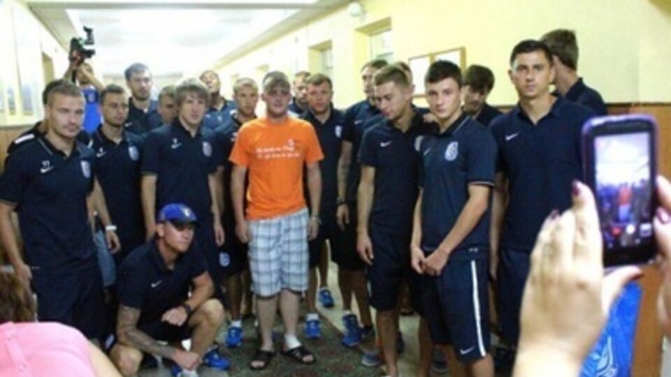 Футболисты поддержали силовиков