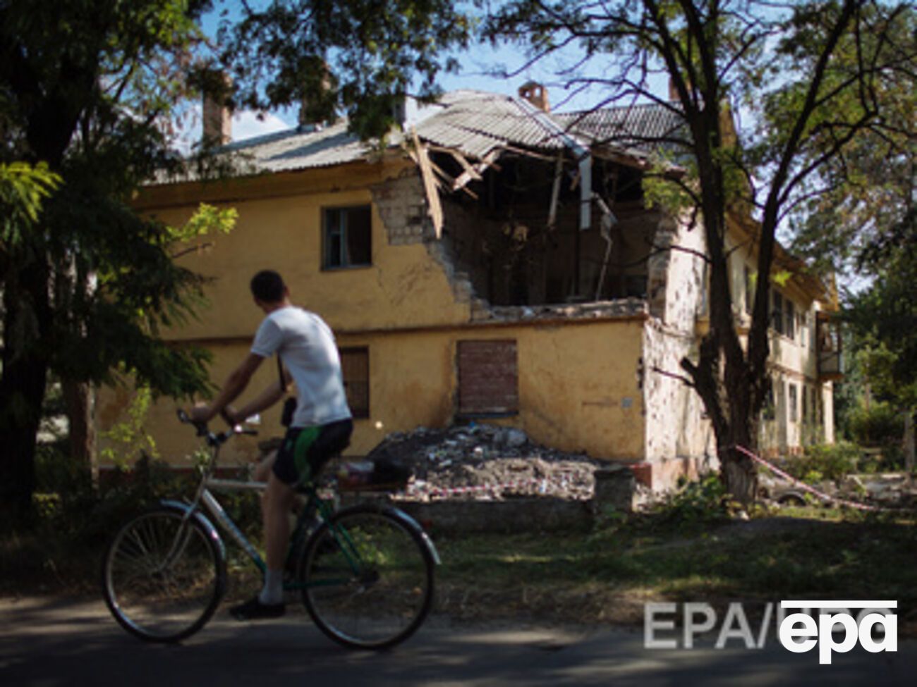 Спасатели продолжают разбирать завалы