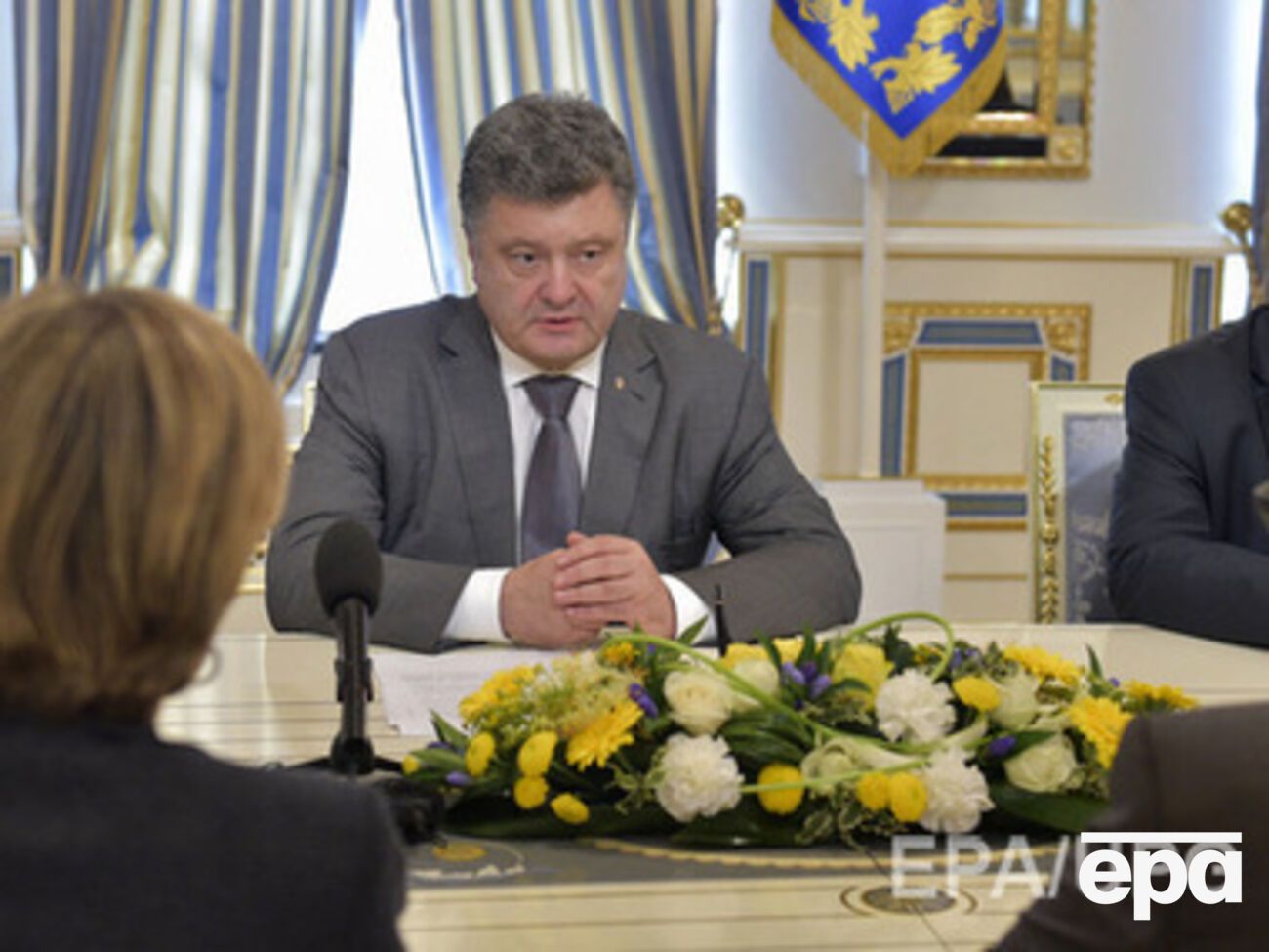 Порошенко поблагодарил Лукашенко за содействие проведению встречи контактной группы в Минске