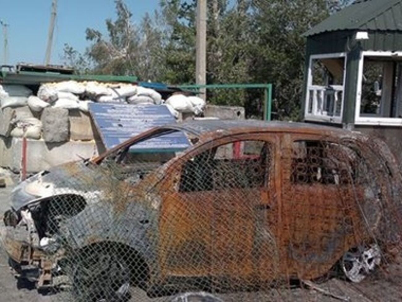 Въезд на разбитый КПП "Червонопартизанск"