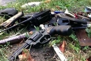 Оружие, отобранное у захватчиков кафе