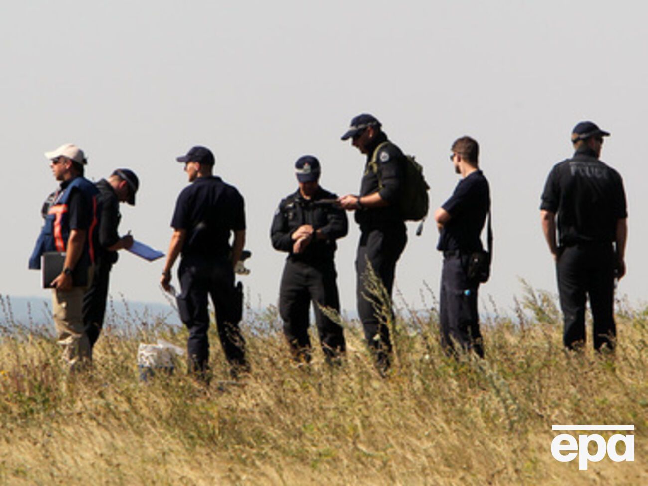 Эксперты нашли документы и личные вещи пассажиров рейса МН17