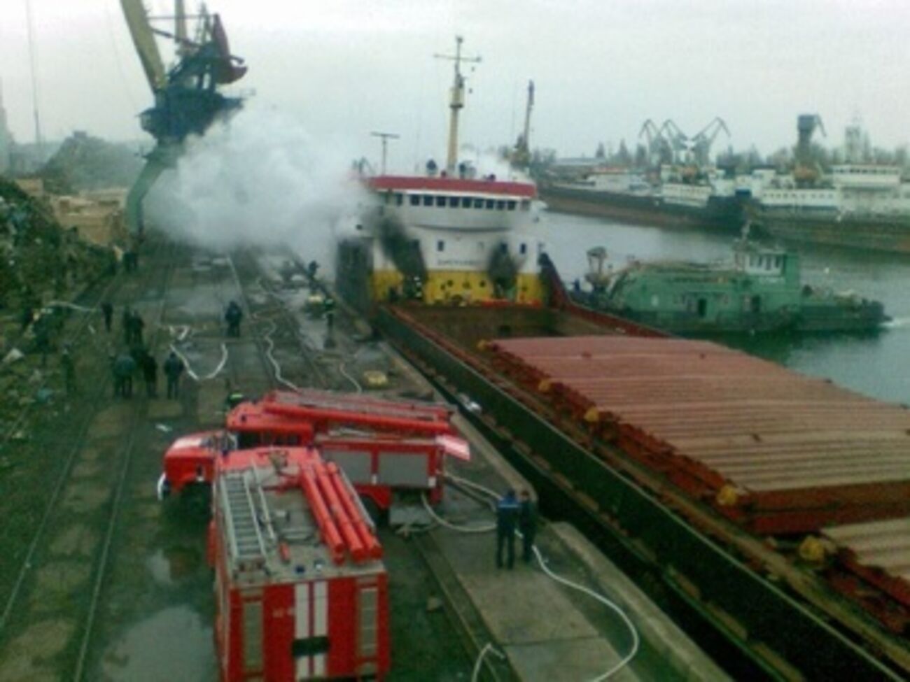 Неизвестный сообщил о минировании порта по телефону