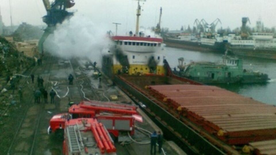 Неизвестный сообщил о минировании порта по телефону