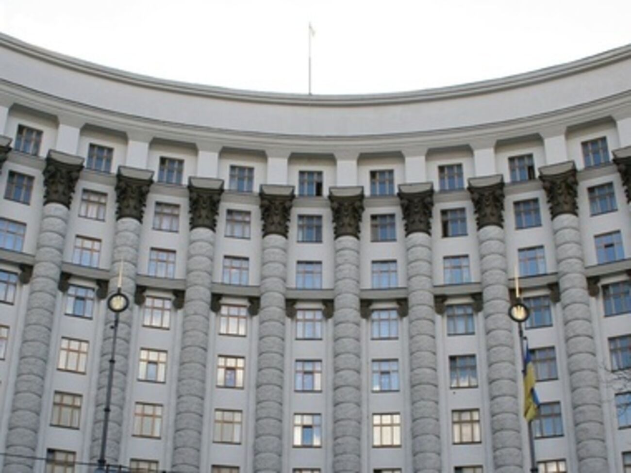 В Кабмине обещают на 30-50% сократить количество чиновников