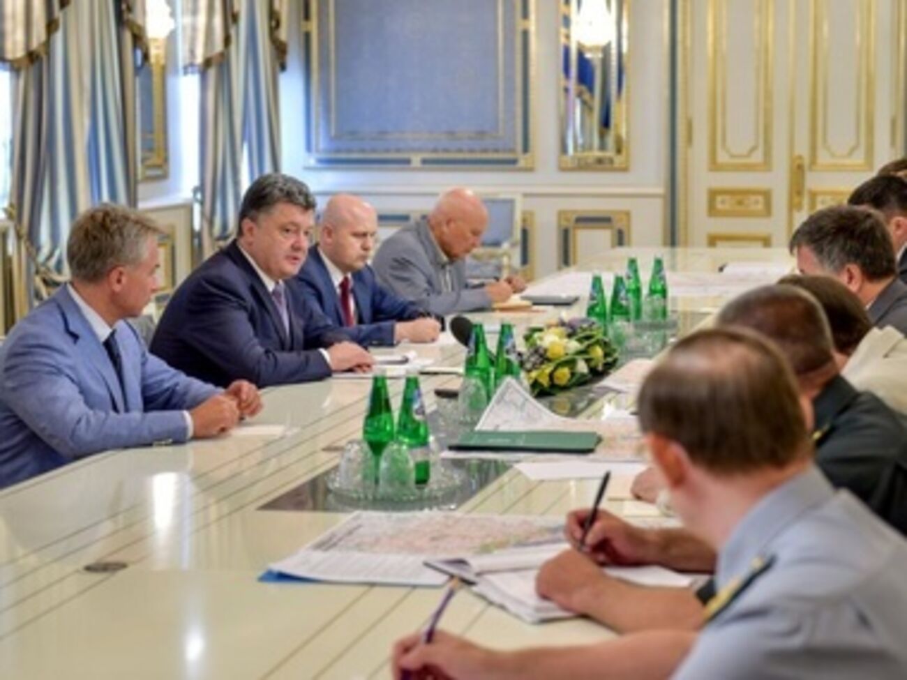 Повестку дня пресс-служба Петра Порошенко не уточнила