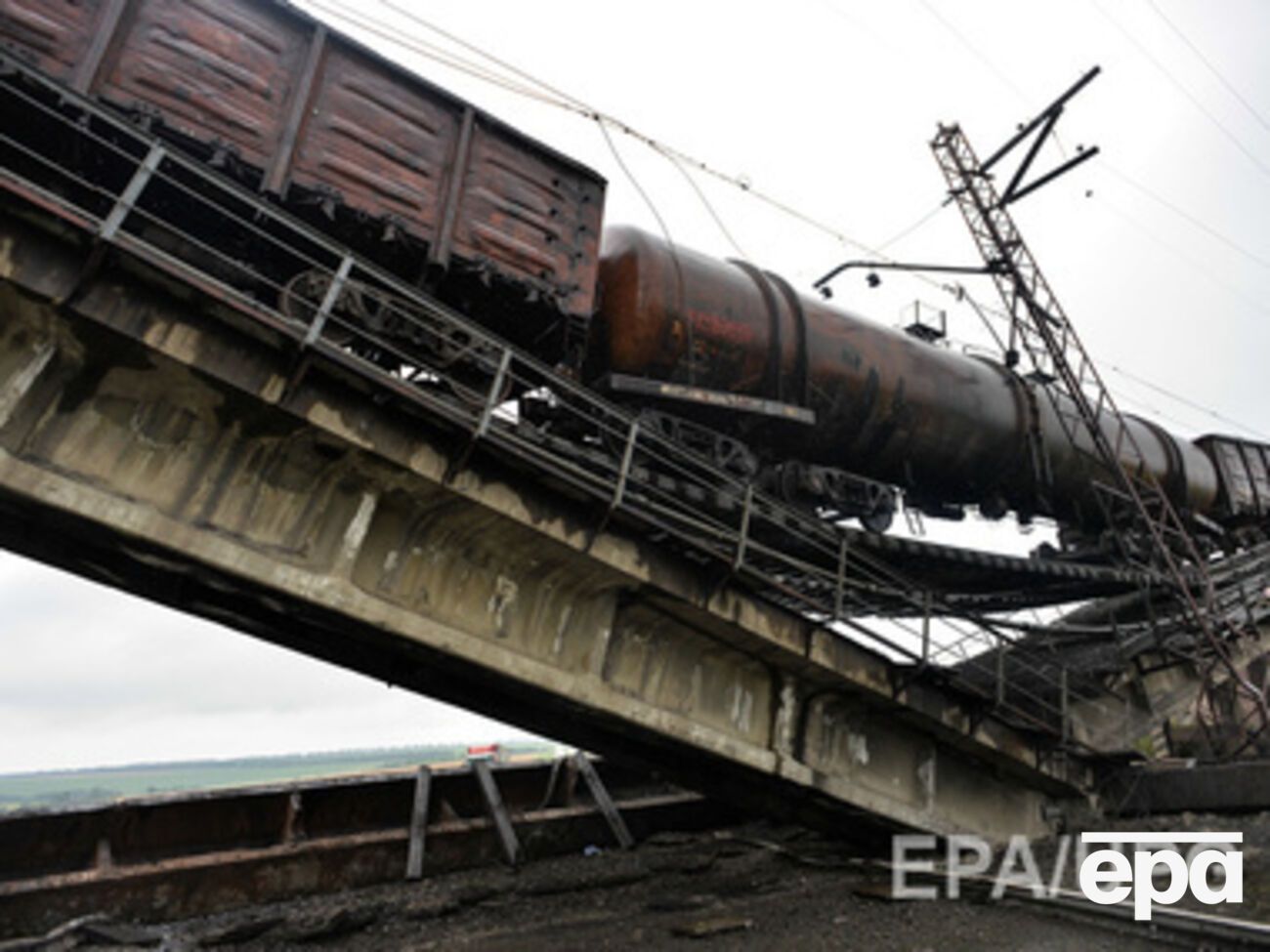 Донецкая ОГА: Террористы целенаправленно уничтожают автомобильные и железнодорожные мосты