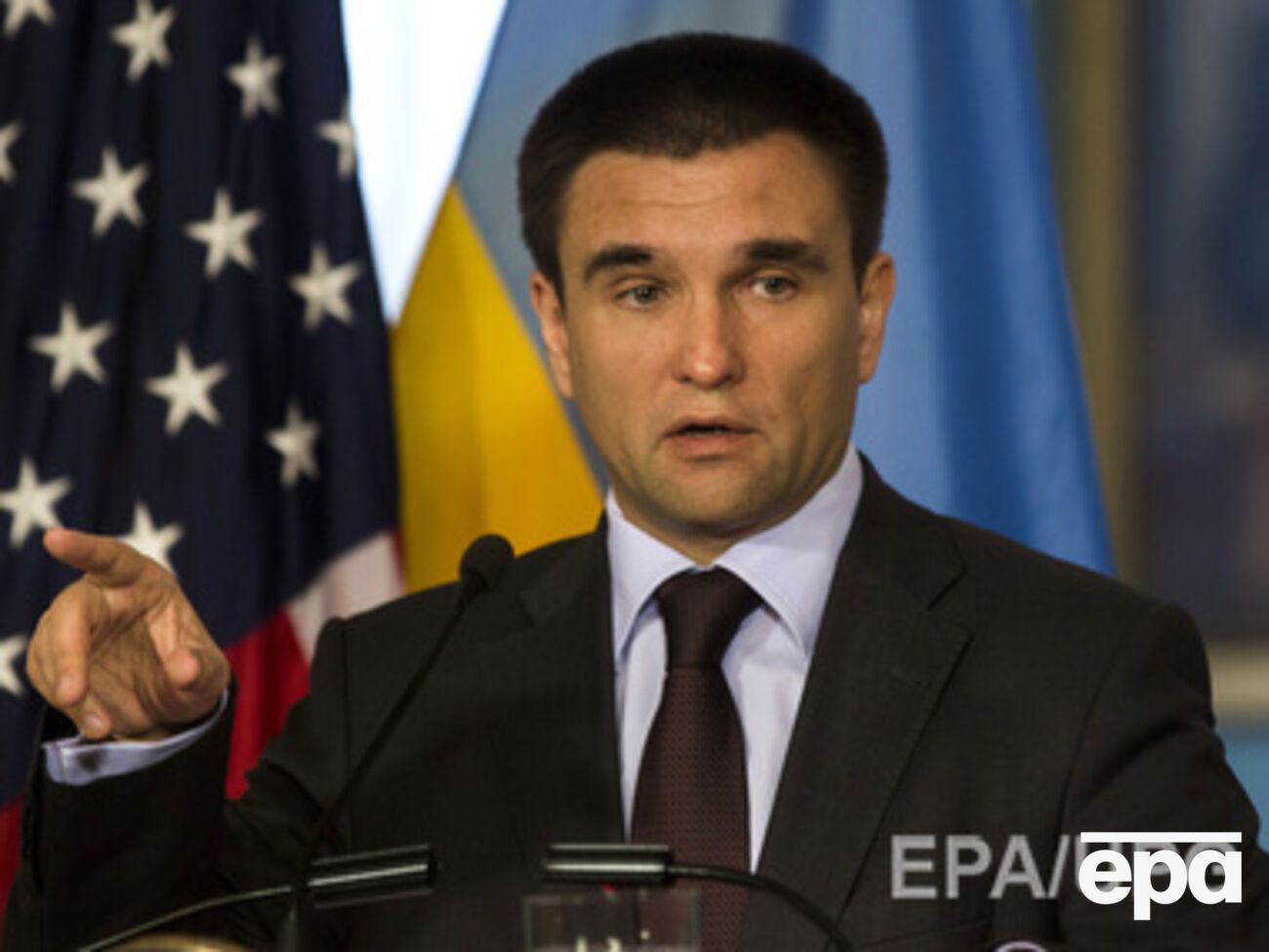 МИД Украины: Поддерживая террористов, Россия сама создает гуманитарные проблемы