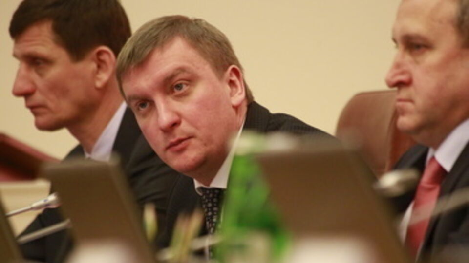 "Госслужащий, зарплата которого составляет 1200 гривен, не может быть эффективным", --- уверен Павел Петренко