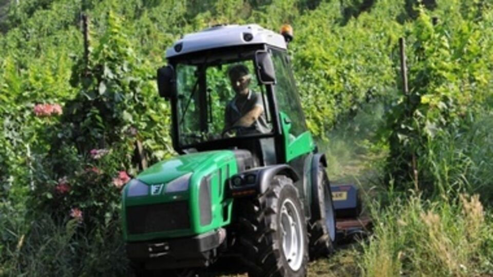 В некоторых поселках цепь из техники растянулась на два километра