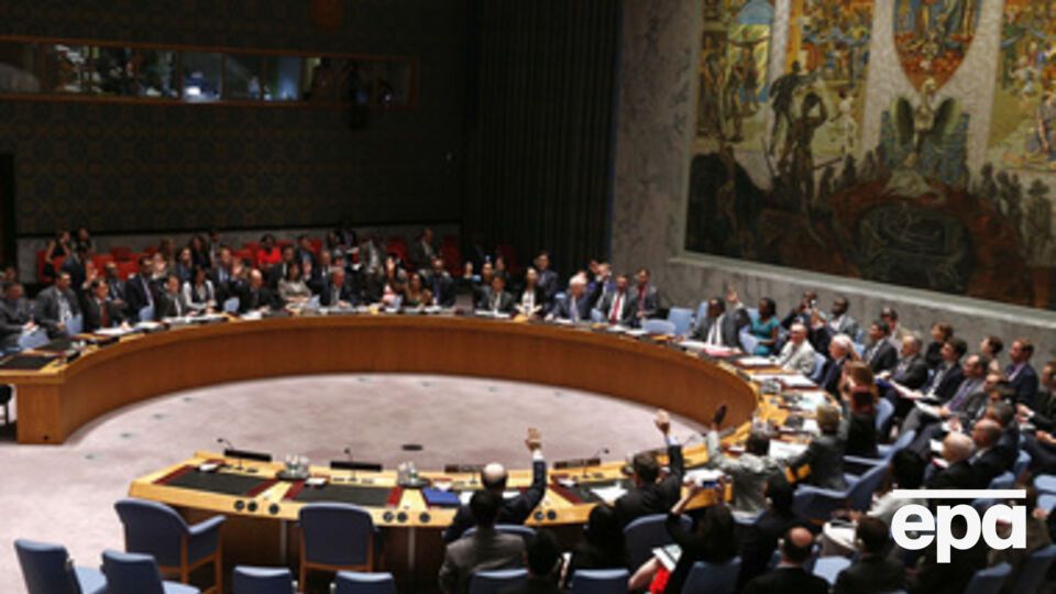 "Мы призываем украинские власти принять временные исключения для упрощения импорта медикаментов", --- заявил Джон Гинг